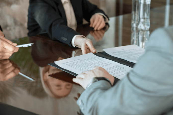 Zoho Contracts dashboard for drafting, approving, e-signing, and tracking contracts efficiently